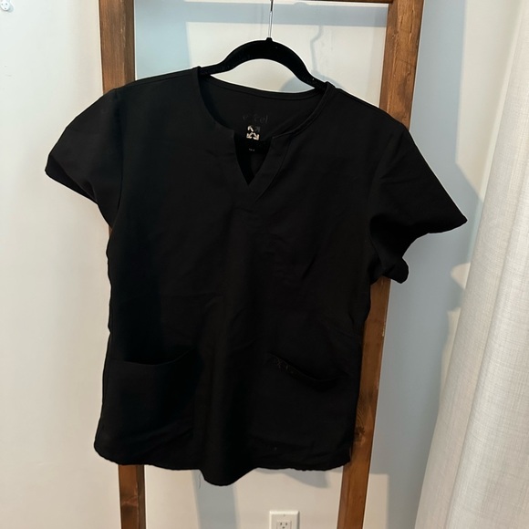 Excel 4 Way Stretch Scrub Top - Picture 2 of 5